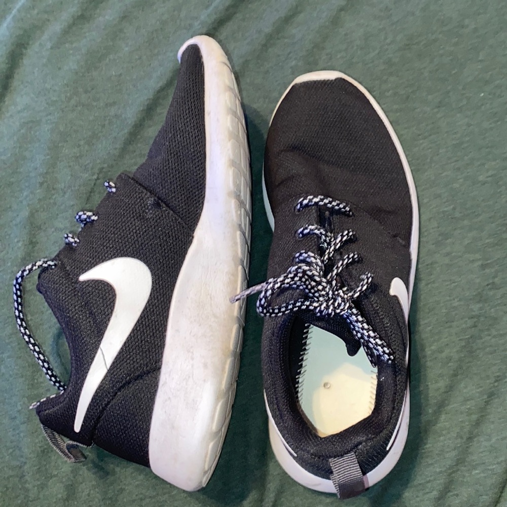 size 6.5 nike roshe shoes